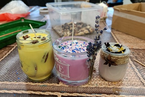 Warsztaty kreatywne dla seniorów - tworzenie świec