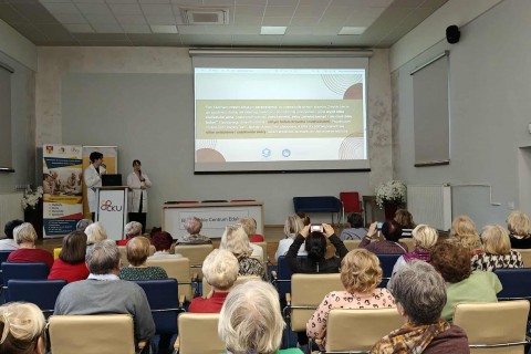 Prelekcja „Farmacja na talerzu - o interakcjach leków z żywnością”