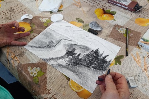 Warsztaty rysowania węglem dla seniorów